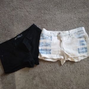 LEVI JEAN SHORTS. SIZE 5